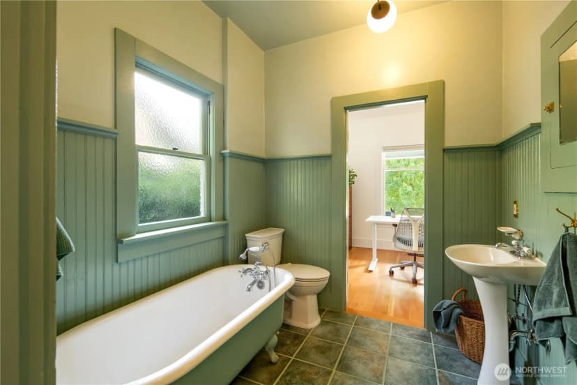 Property photo for 4023 47th Avenue Sw, Seattle photo 21