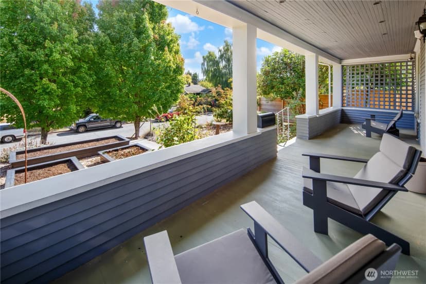 Property photo for 4023 47th Avenue Sw, Seattle photo 3