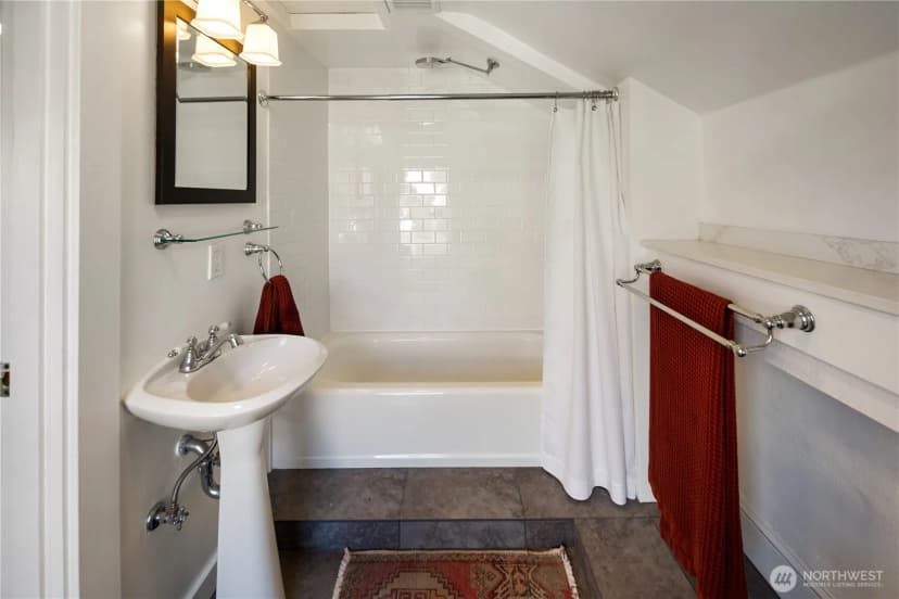 Property photo for 4023 47th Avenue Sw, Seattle photo 32