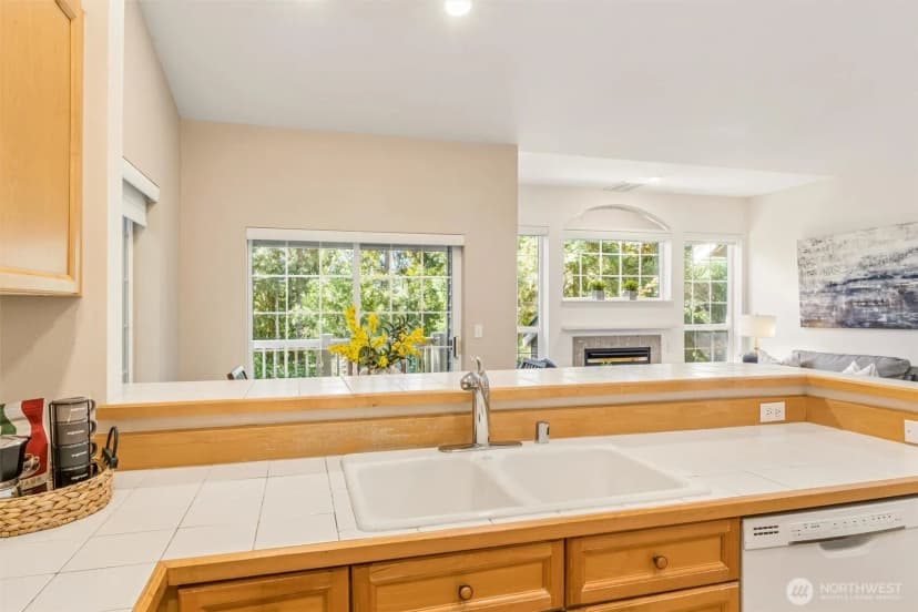 Property photo for 18555 Ne 57th Street #18555, Redmond photo 13