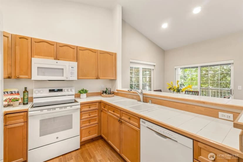 Property photo for 18555 Ne 57th Street #18555, Redmond photo 12