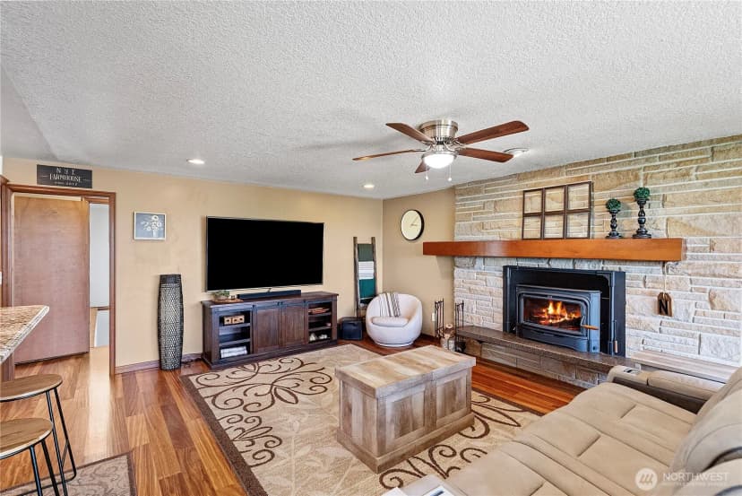 Property photo for 8203 Woodland Avenue E, Puyallup photo 19