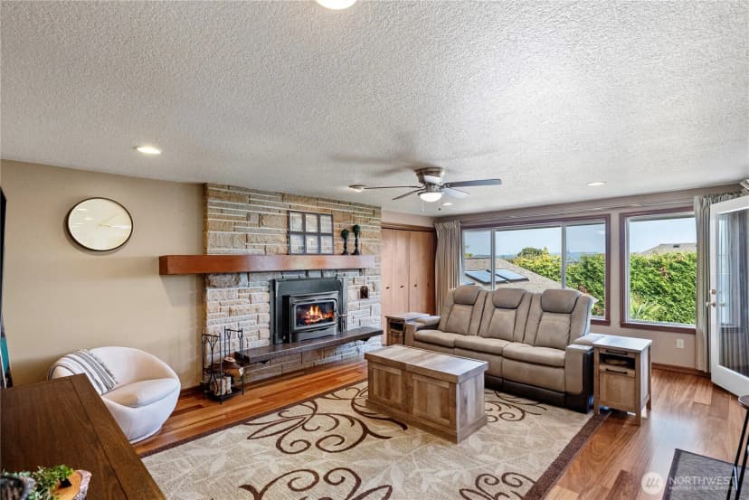 Property photo for 8203 Woodland Avenue E, Puyallup photo 21