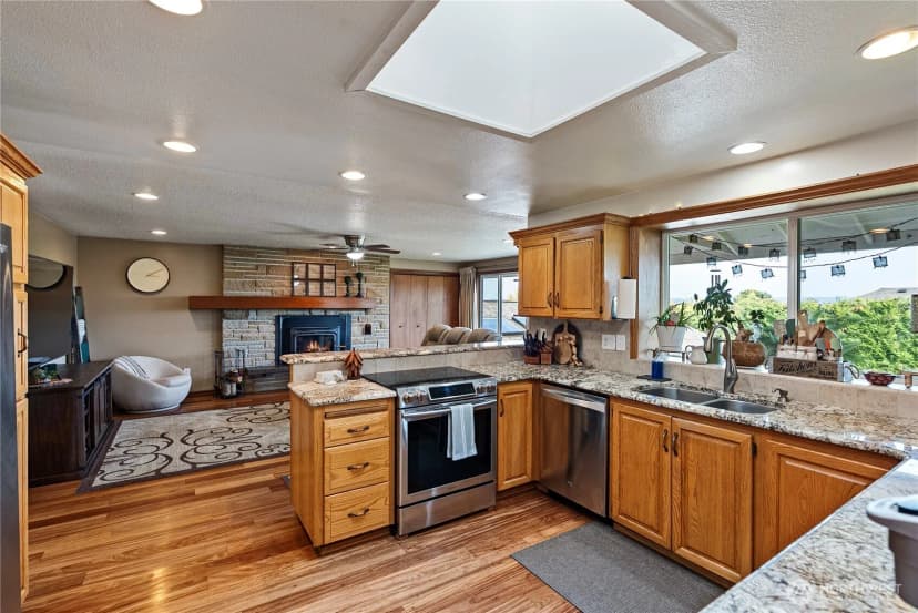 Property photo for 8203 Woodland Avenue E, Puyallup photo 18