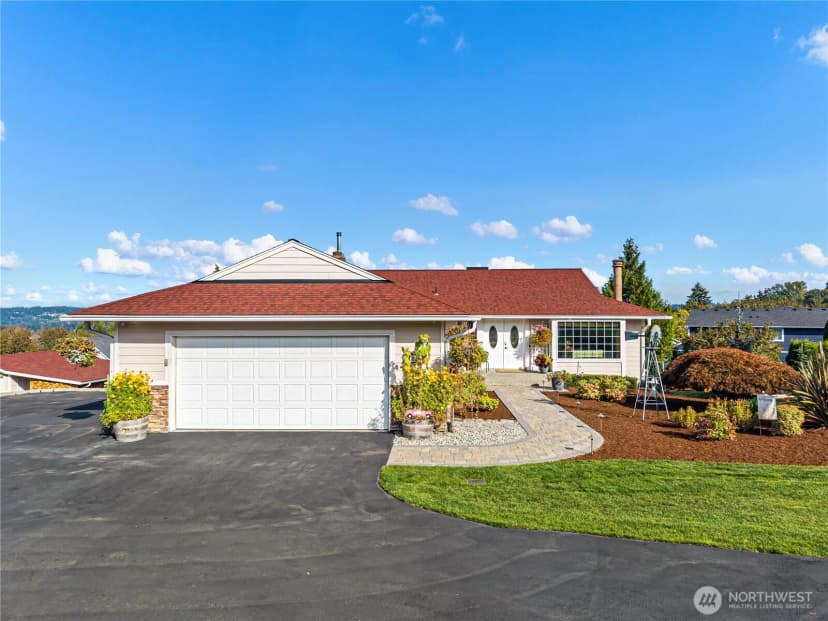 Property photo for 8203 Woodland Avenue E, Puyallup photo 2