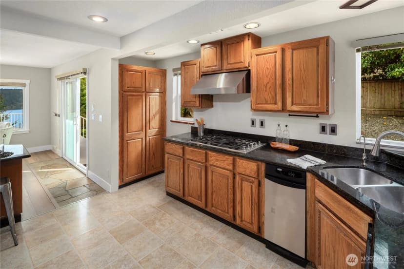 Property photo for 14516 37th Avenue Ne, Lake Forest Park photo 9