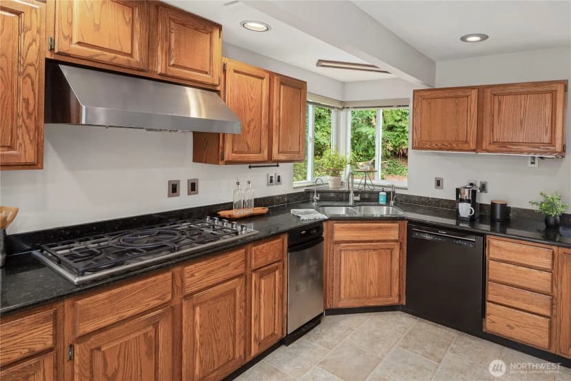 Property photo for 14516 37th Avenue Ne, Lake Forest Park photo 10