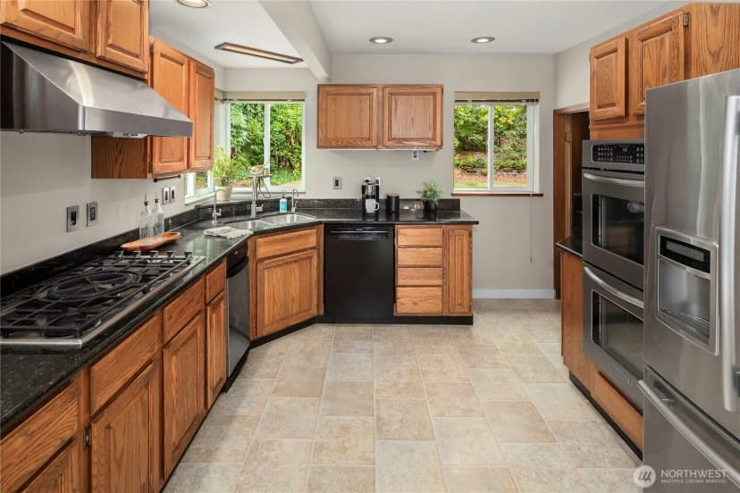 Property photo for 14516 37th Avenue Ne, Lake Forest Park photo 8