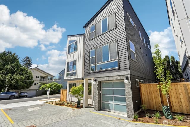 Property photo for 1516 Ne 147th Street, Shoreline photo 3