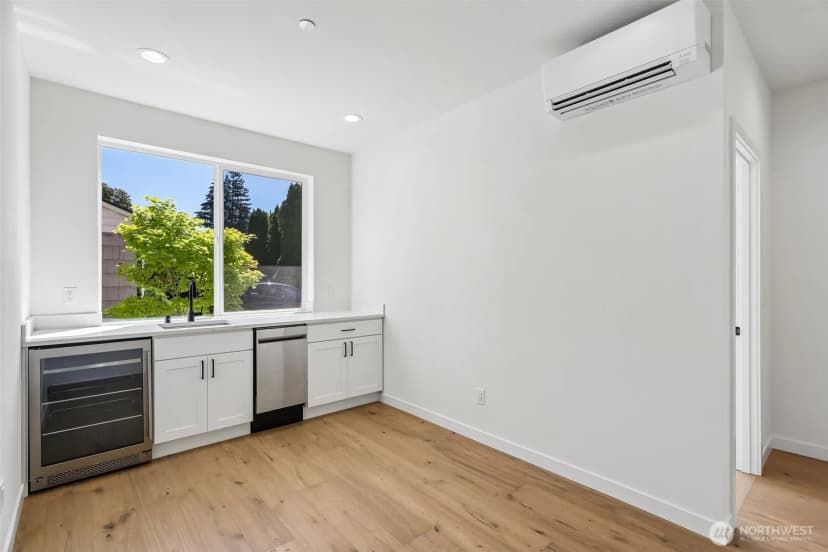 Property photo for 1516 Ne 147th Street, Shoreline photo 8