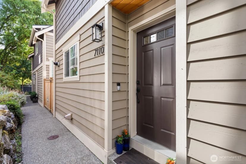 Property photo for 7110 California Avenue Sw, Seattle photo 2