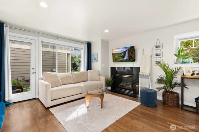 Property photo for 7110 California Avenue Sw, Seattle photo 4