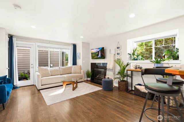 Property photo for 7110 California Avenue Sw, Seattle photo 3