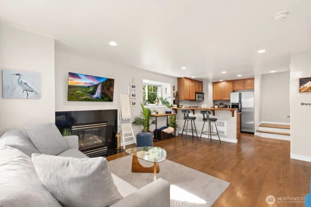 Property photo for 7110 California Avenue Sw, Seattle photo 5