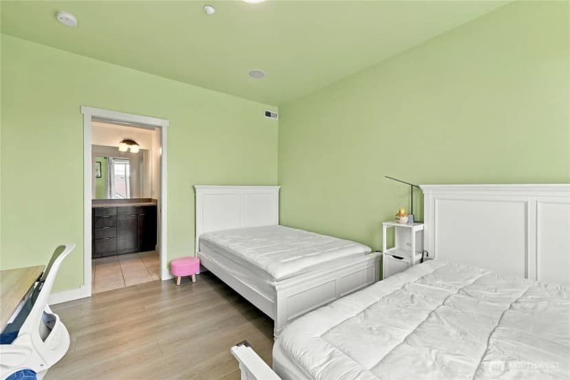 Property photo for 1601 Ne Katsura Street #101, Issaquah photo 20