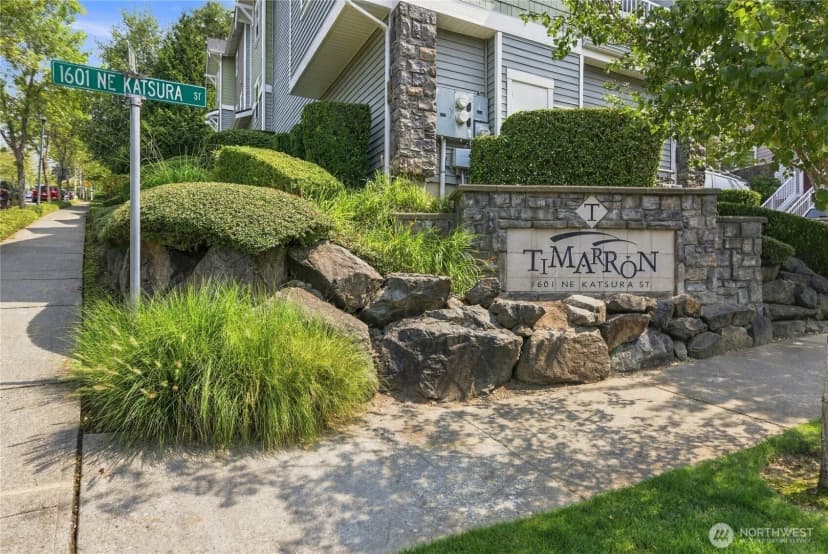 Property photo for 1601 Ne Katsura Street #101, Issaquah photo 2