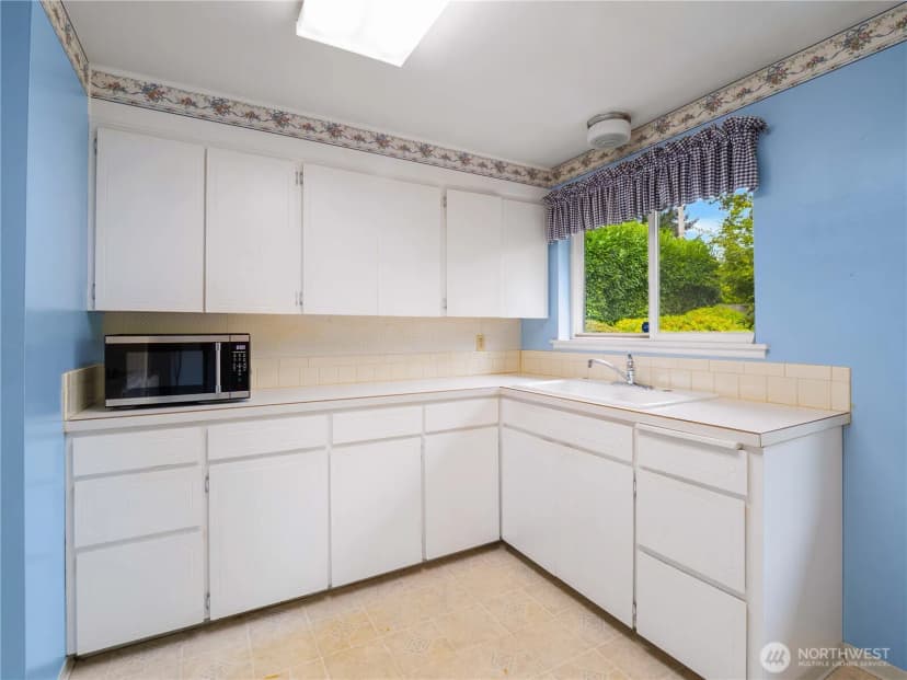 Property photo for 2404 S 360th Street, Federal Way photo 8