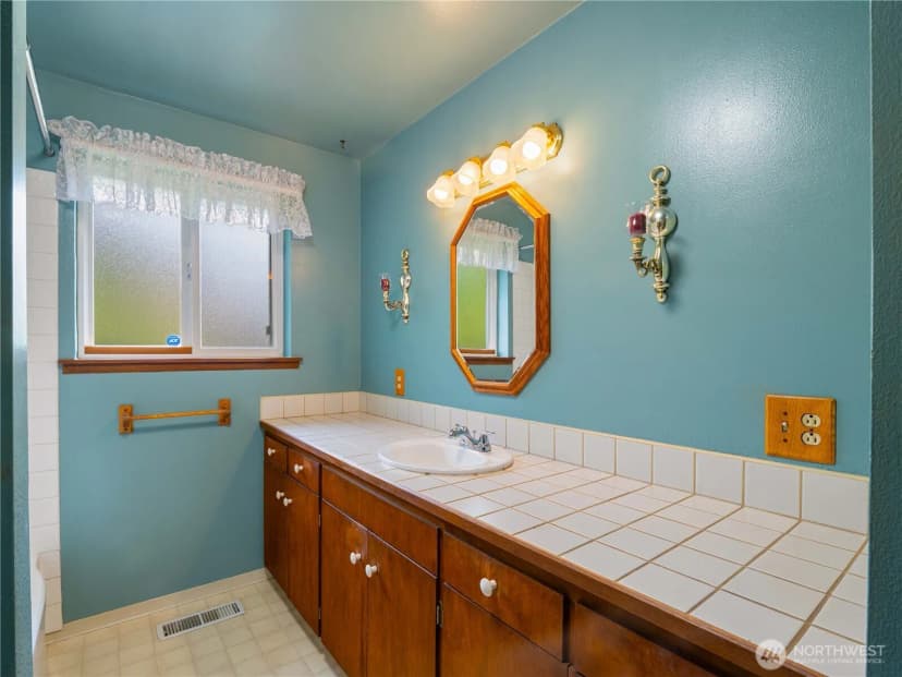 Property photo for 2404 S 360th Street, Federal Way photo 16