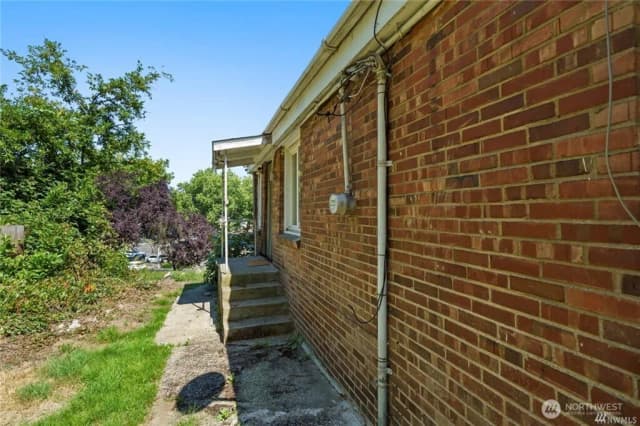 Property photo for 125 Hayes Place Sw #1 & 2, Renton photo 3