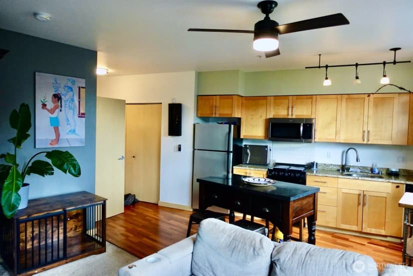 Property photo for 3333 Wallingford Avenue N #307, Seattle photo 17