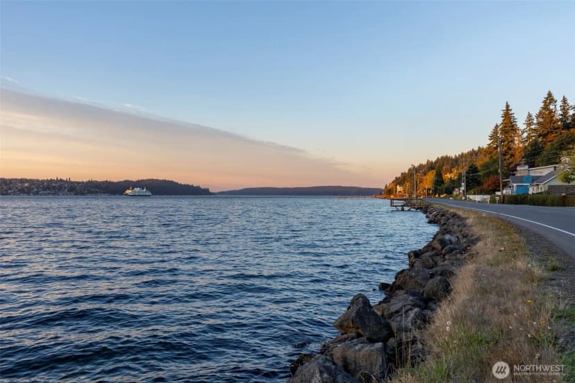 Property photo for 1160 Beach Drive, Port Orchard photo 11