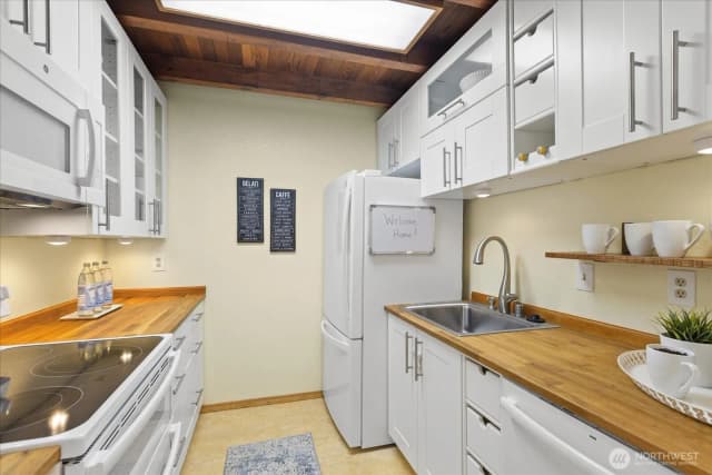 Property photo for 19853 25th Avenue Ne #314, Shoreline photo 5