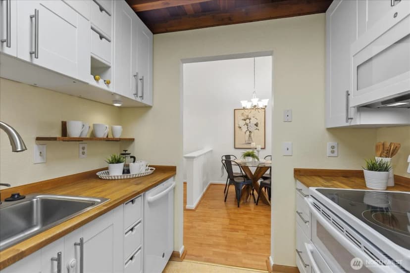 Property photo for 19853 25th Avenue Ne #314, Shoreline photo 8