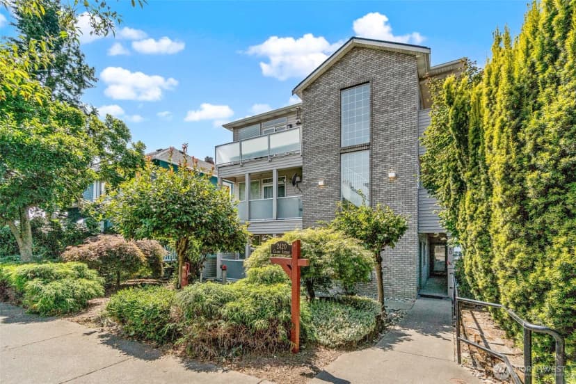 Property photo for 2420 Grand Avenue #102, Everett