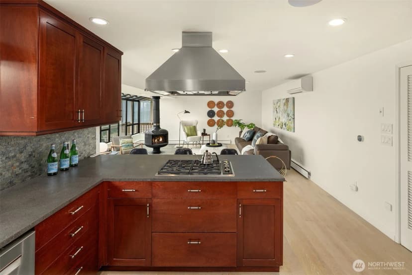 Property photo for 2583 Magnolia Boulevard W, Seattle photo 18