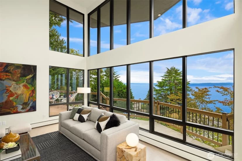 Property photo for 2583 Magnolia Boulevard W, Seattle photo 3