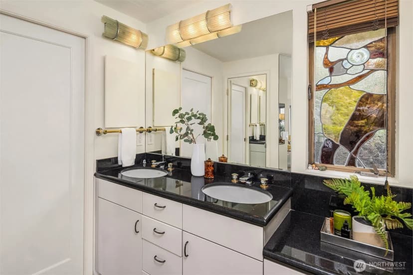 Property photo for 2583 Magnolia Boulevard W, Seattle photo 22