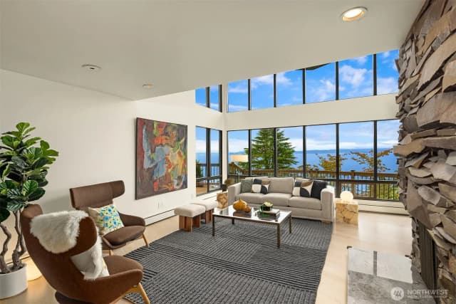 Property photo for 2583 Magnolia Boulevard W, Seattle photo 4