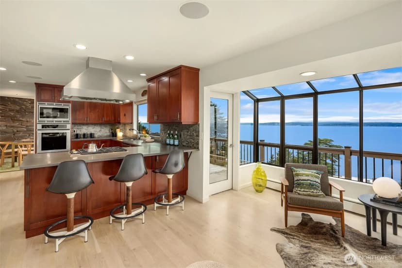 Property photo for 2583 Magnolia Boulevard W, Seattle photo 16