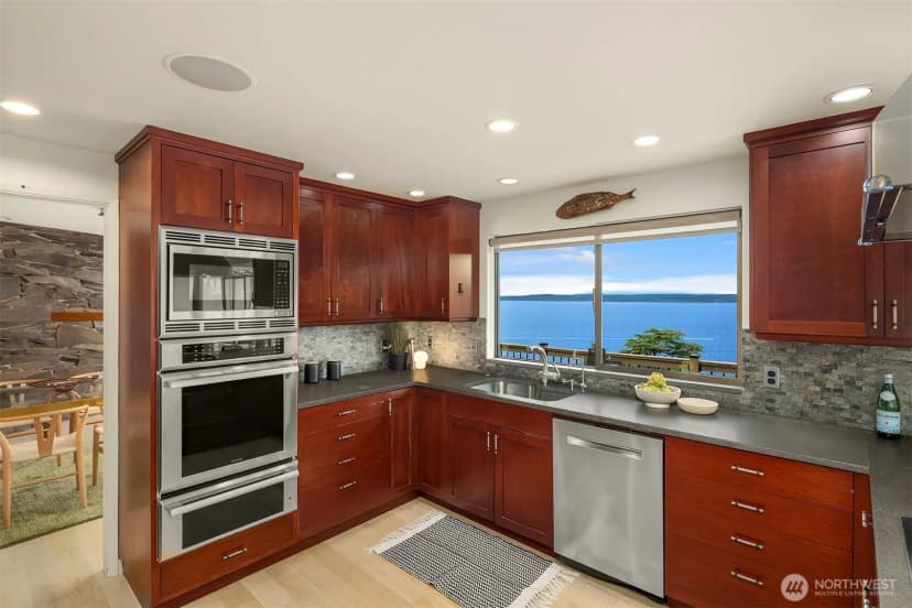 Property photo for 2583 Magnolia Boulevard W, Seattle photo 11