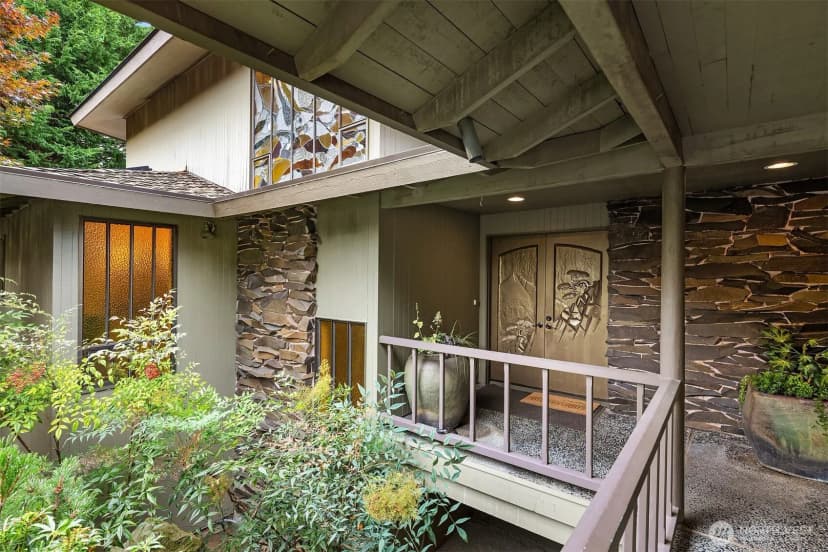 Property photo for 2583 Magnolia Boulevard W, Seattle