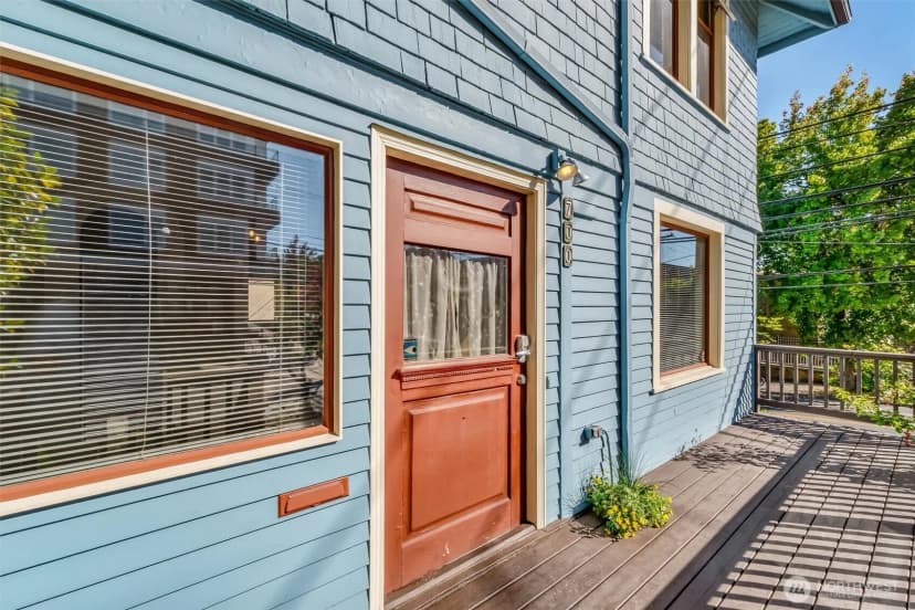 Property photo for 700 Warren Avenue N, Seattle photo 4
