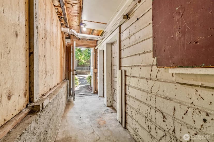 Property photo for 700 Warren Avenue N, Seattle photo 32