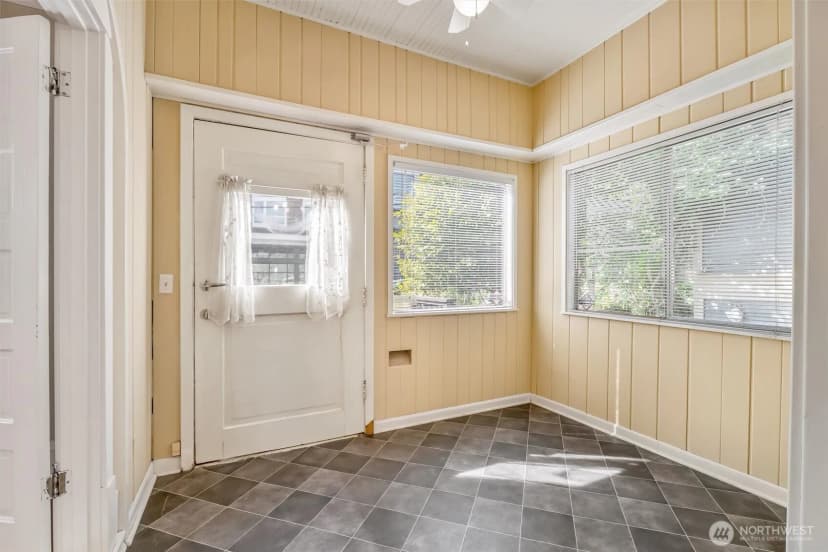 Property photo for 700 Warren Avenue N, Seattle photo 5