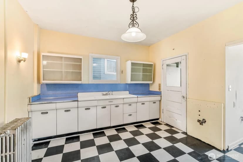 Property photo for 700 Warren Avenue N, Seattle photo 11