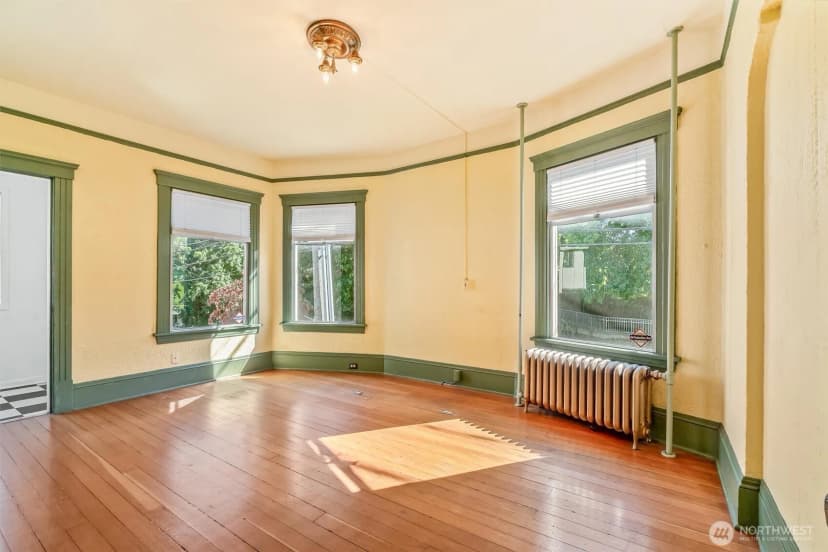 Property photo for 700 Warren Avenue N, Seattle photo 9