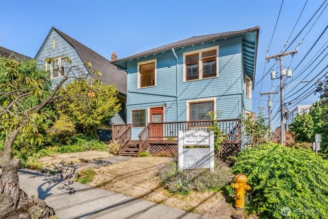 Property photo for 700 Warren Avenue N, Seattle photo 2