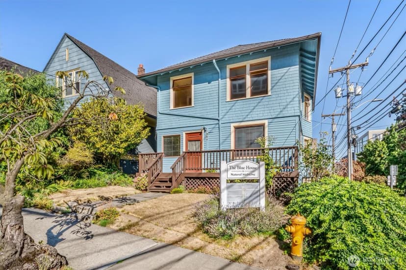 Property photo for 700 Warren Avenue N, Seattle photo 2
