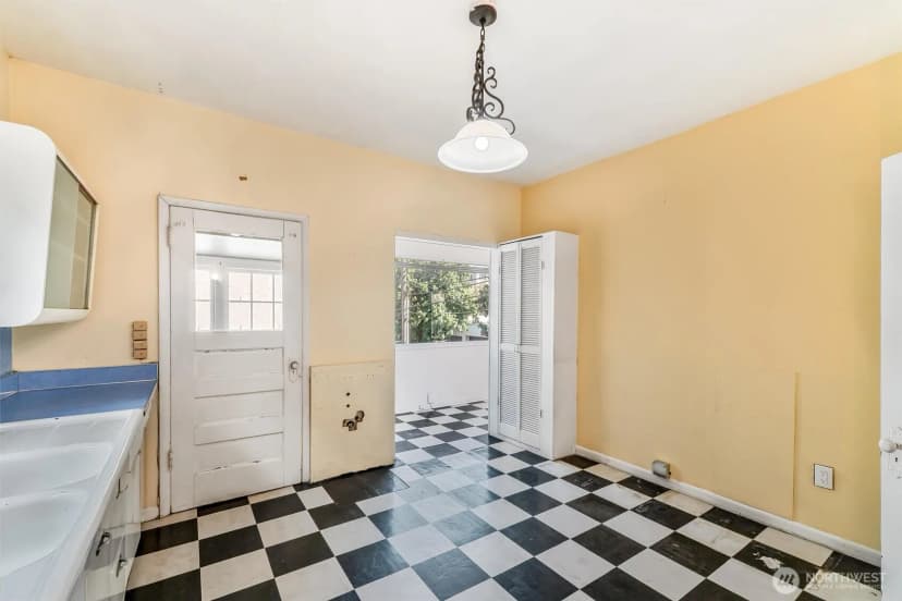 Property photo for 700 Warren Avenue N, Seattle photo 14