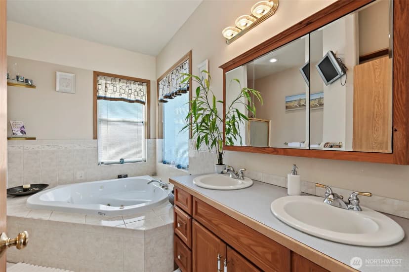 Property photo for 10821 Crestwood Drive S, Seattle photo 26