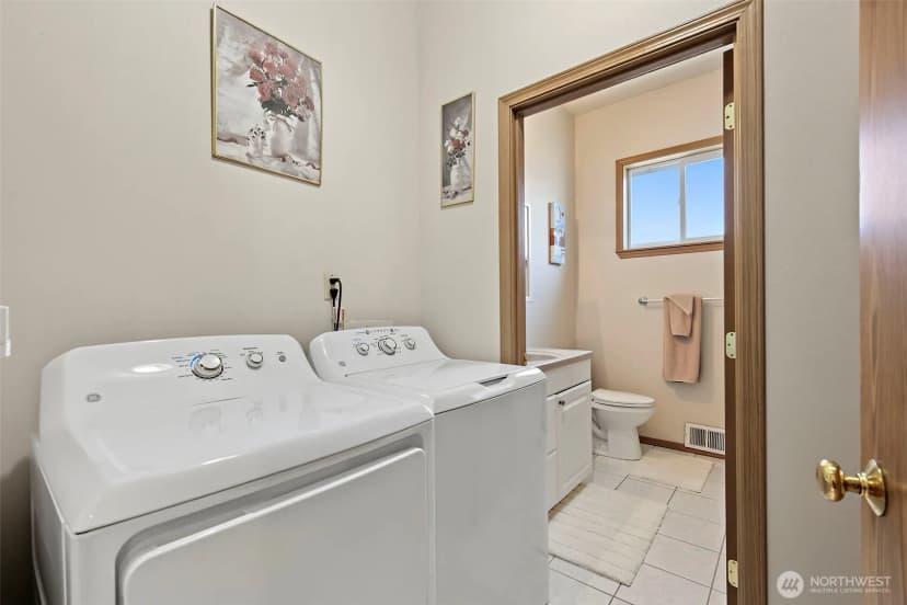 Property photo for 10821 Crestwood Drive S, Seattle photo 17