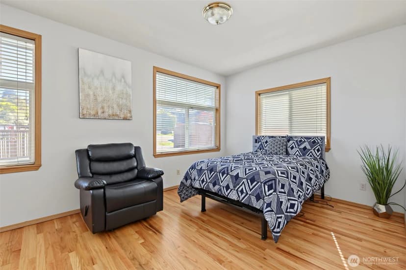 Property photo for 10821 Crestwood Drive S, Seattle photo 15