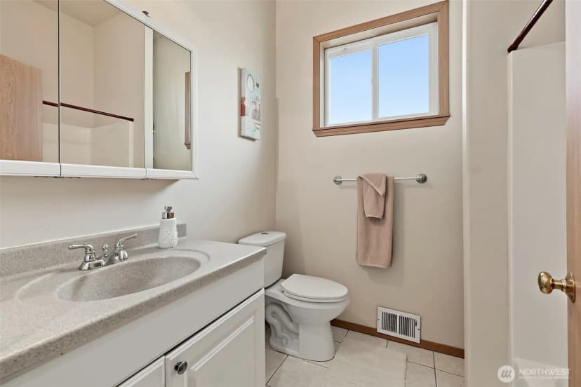Property photo for 10821 Crestwood Drive S, Seattle photo 18