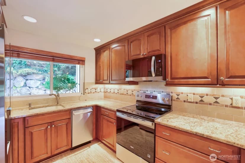 Property photo for 1723 Ne 179th St #2, Shoreline photo 4
