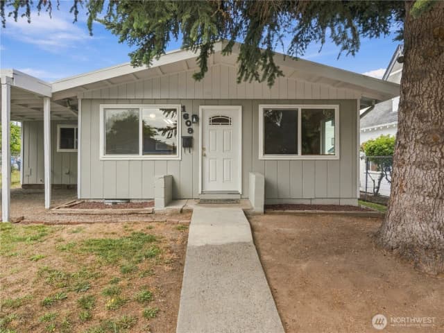 Property photo for 1609 E Wright Avenue, Tacoma photo 2