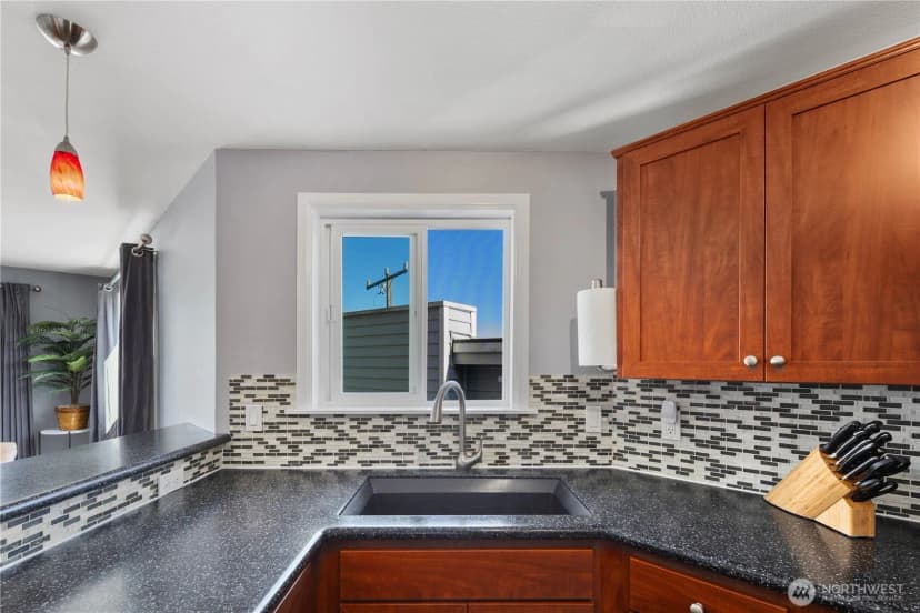 Property photo for 7111 Linden Avenue N #304, Seattle photo 15